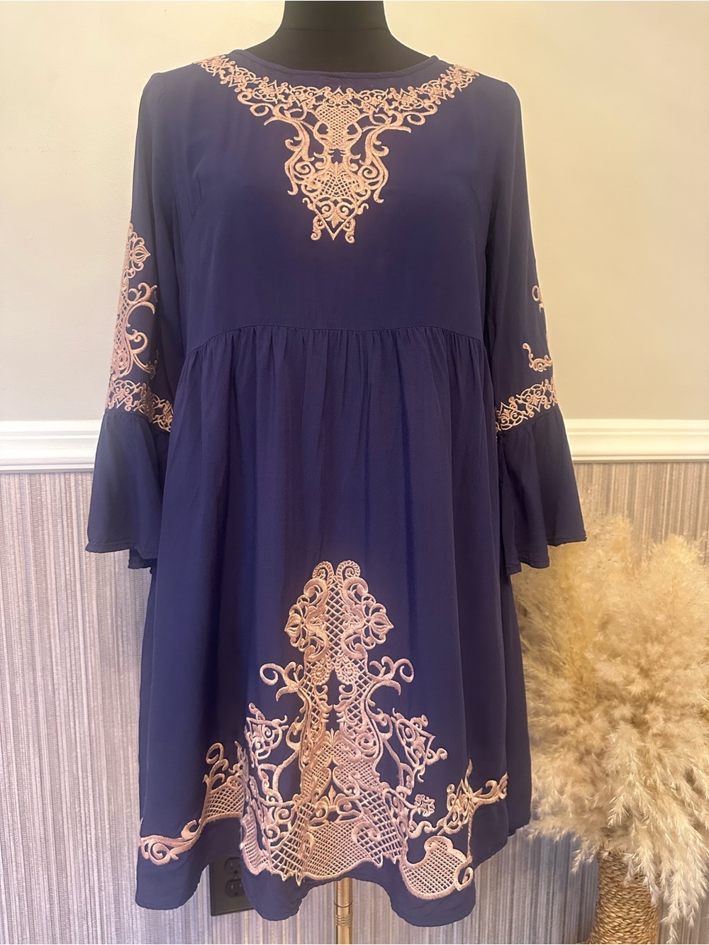 Chelsea & Violet Embroidered Boho Babydoll Dress Navy Blue Bell Sleeve Medium